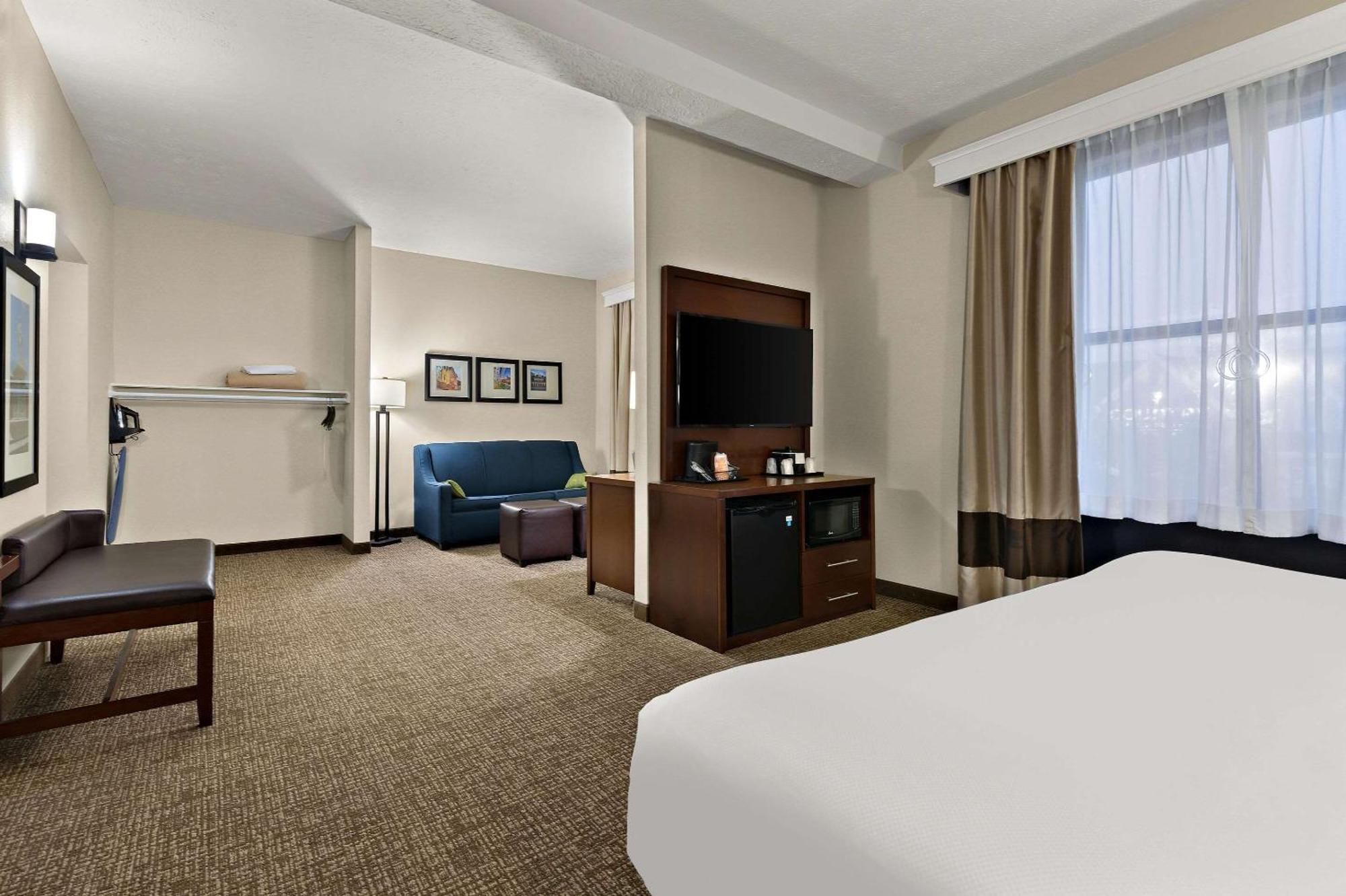 Comfort Suites Nashville Exterior photo